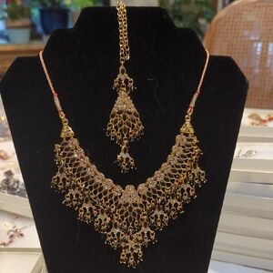 Elegant Gold and Silver Necklace Set